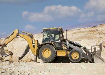 heavy-excavator-digging-day-light (1)